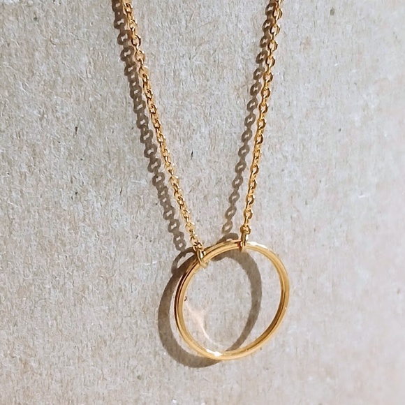 NWOT Gold Circle Pendant Necklace - Picture 2 of 3